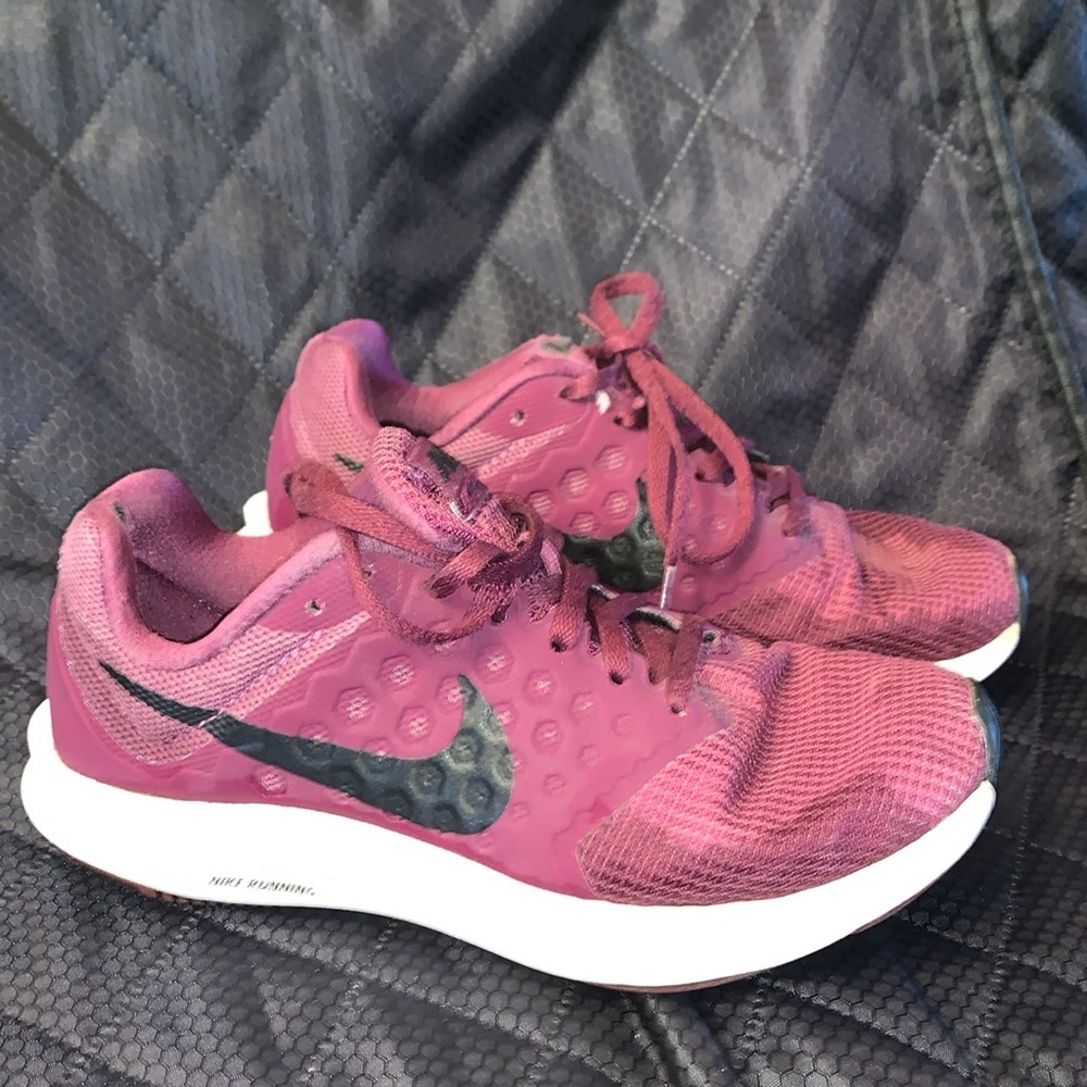 Nike Tennis Shoes Downshifter Running Size 5 Maroon Cherry Black Women’s